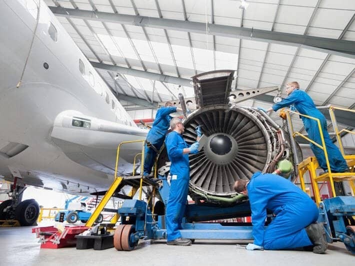 Technologie neemt een vlucht: RFID en QR-codes in het beheer van luchtvaartgereedschap