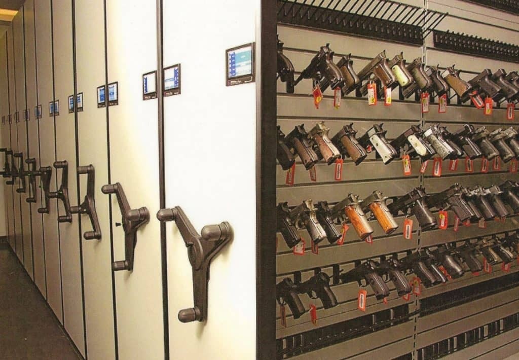 Wapenbeveiliging verbeteren met RFID: slimme kasten, UHF-antennes en realtime tracking