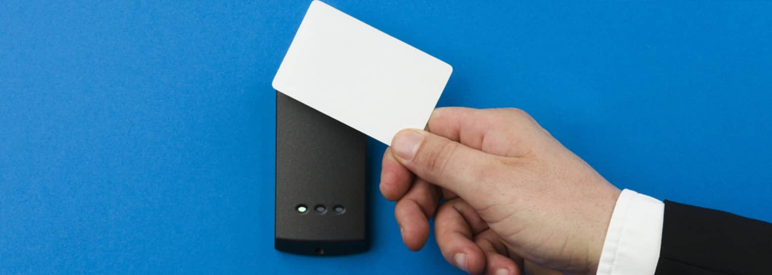 Een intelligente campus bouwen: RFID-gestuurd beheersysteem met één kaart