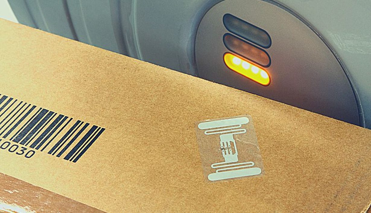 Verbeterde anti-namaaktechnologie: RFID maakt authenticatie van luxeartikelen eenvoudiger en betrouwbaarder.